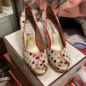STEVE MADDEN - bright multi Majic polkadot wedges- size 6